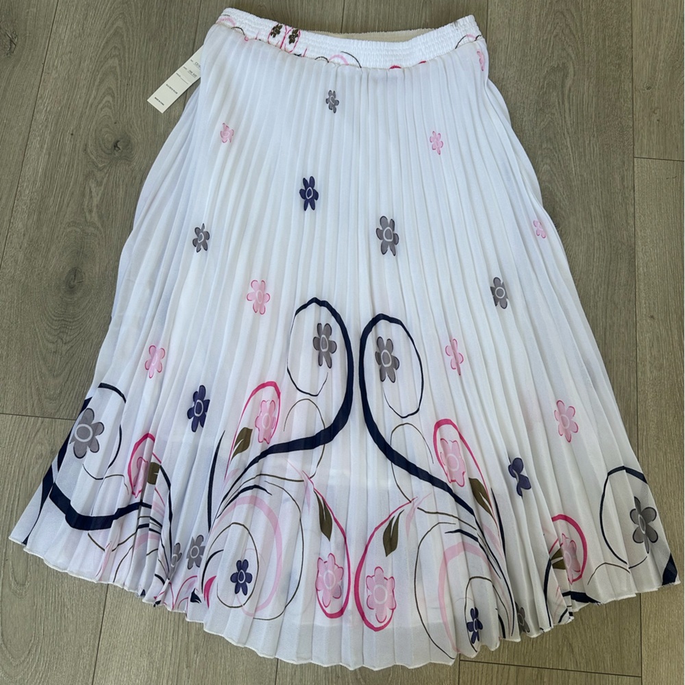 Floral White Pleated Skirt